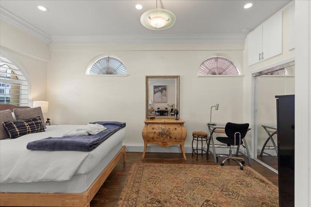1176 Laurel Street, San Carlos, CA 94070