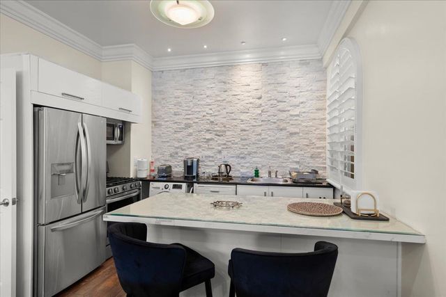 1176 Laurel Street, San Carlos, CA 94070