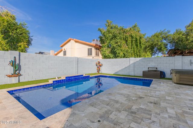 3940 W PARK VIEW Lane, Glendale, AZ 85310