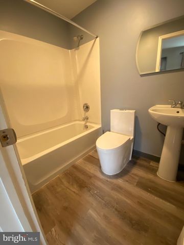 3007 ELMWOOD DR, Alexandria, VA 22303