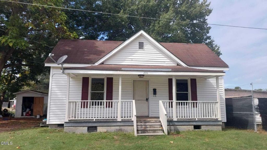 206 S Ethel Street, Selma, NC 27576