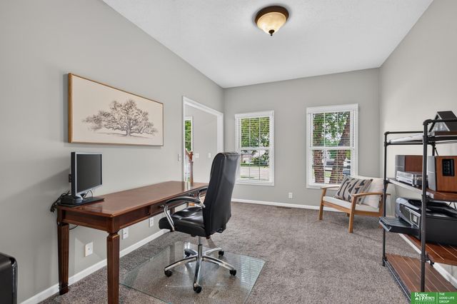 17831 Washington Circle, Omaha, NE 68135