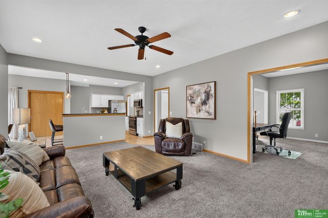 17831 Washington Circle, Omaha, NE 68135