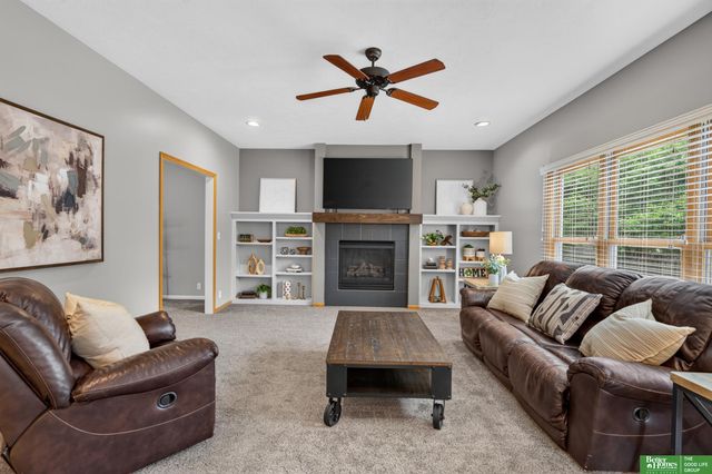 17831 Washington Circle, Omaha, NE 68135