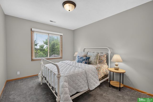 17831 Washington Circle, Omaha, NE 68135