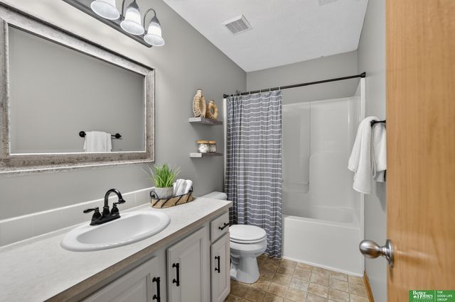 17831 Washington Circle, Omaha, NE 68135