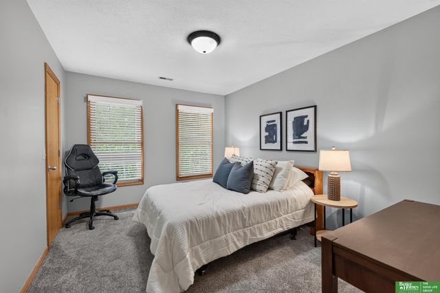 17831 Washington Circle, Omaha, NE 68135