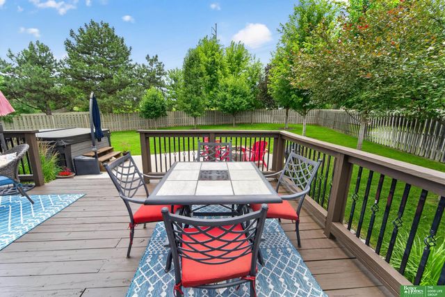 17831 Washington Circle, Omaha, NE 68135