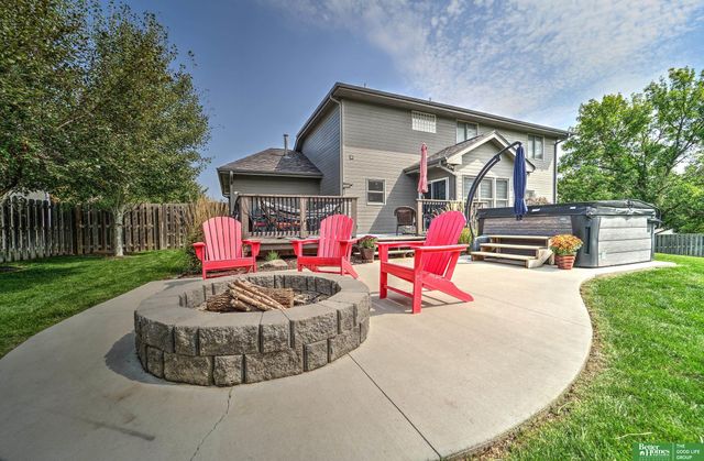 17831 Washington Circle, Omaha, NE 68135