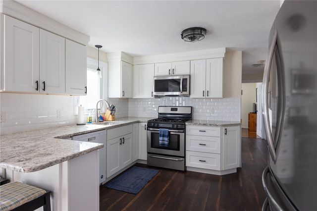 40 Walker Road, Warwick, RI 02889