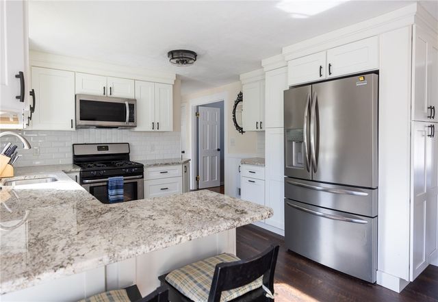 40 Walker Road, Warwick, RI 02889