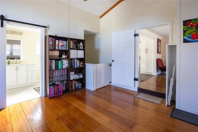 40 Walker Road, Warwick, RI 02889