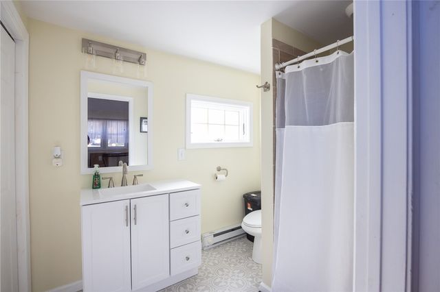 40 Walker Road, Warwick, RI 02889