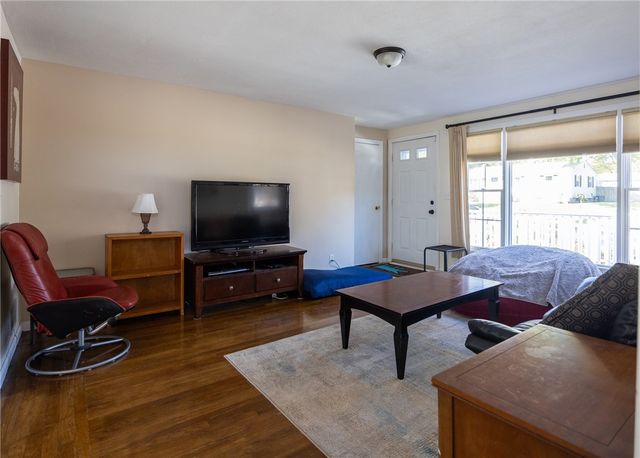 40 Walker Road, Warwick, RI 02889