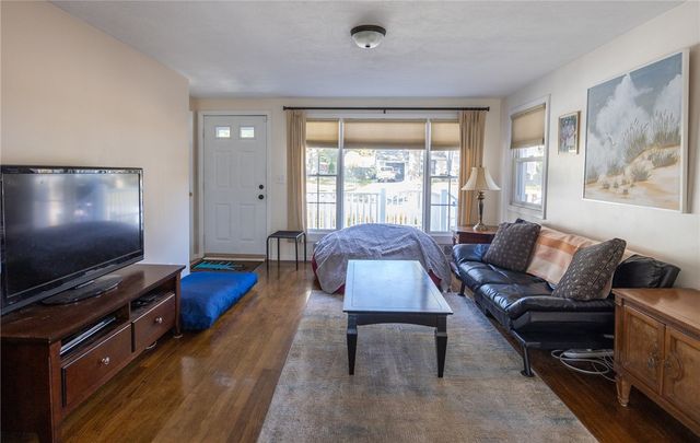 40 Walker Road, Warwick, RI 02889