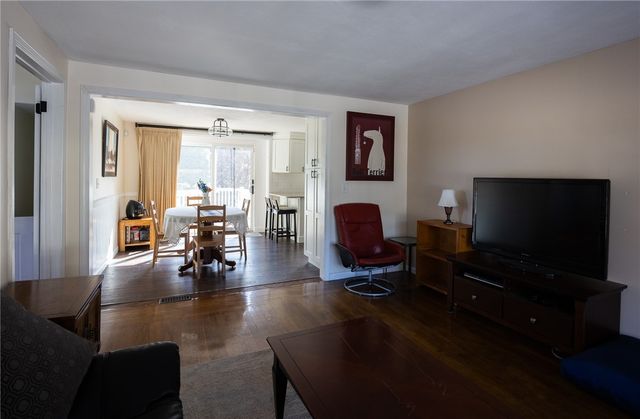 40 Walker Road, Warwick, RI 02889