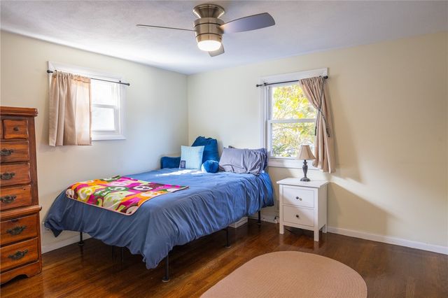 40 Walker Road, Warwick, RI 02889