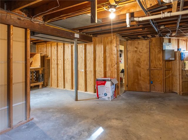40 Walker Road, Warwick, RI 02889
