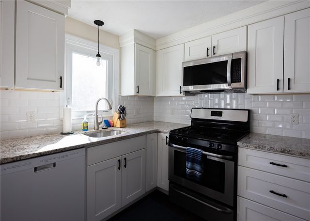 40 Walker Road, Warwick, RI 02889