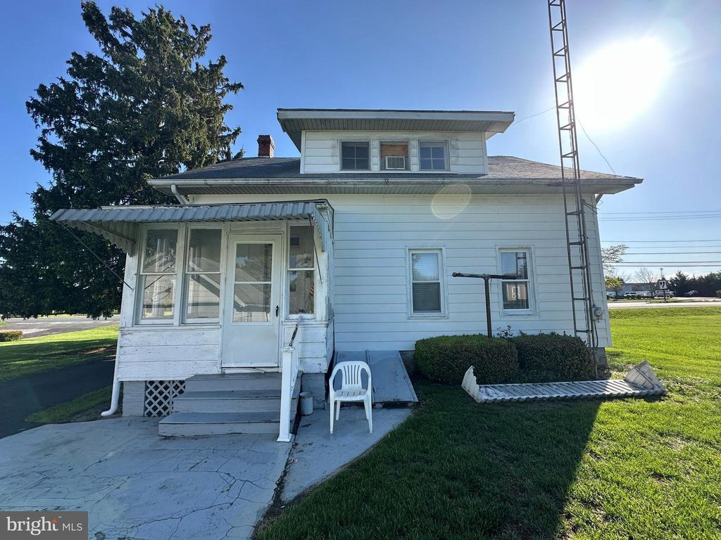 Image 7 of property listing at 13024 SALEM AVE, Hagerstown, MD 21740
