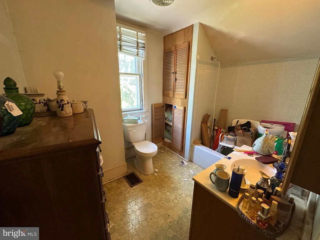 Image 74 of property listing at 13024 SALEM AVE, Hagerstown, MD 21740