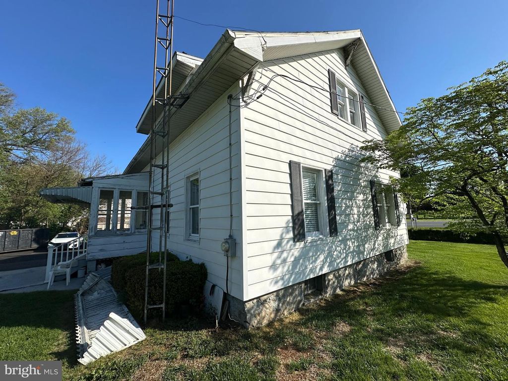 Image 8 of property listing at 13024 SALEM AVE, Hagerstown, MD 21740