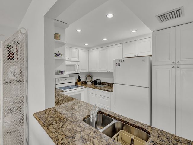 1840 Tarpon Lane D202, Vero Beach, FL 32960
