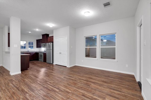 77 County Road 5102c, Cleveland, TX 77327
