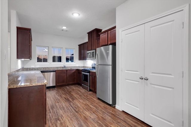 77 County Road 5102c, Cleveland, TX 77327