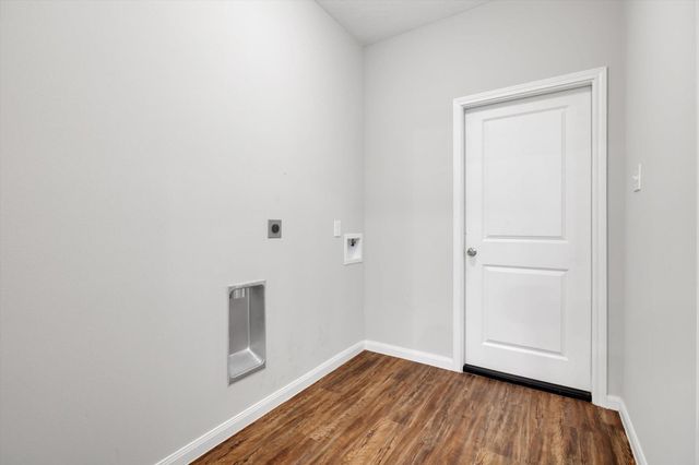 77 County Road 5102c, Cleveland, TX 77327