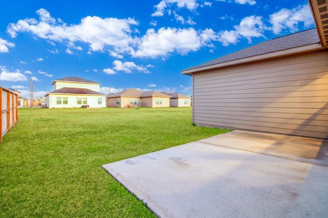 77 County Road 5102c, Cleveland, TX 77327