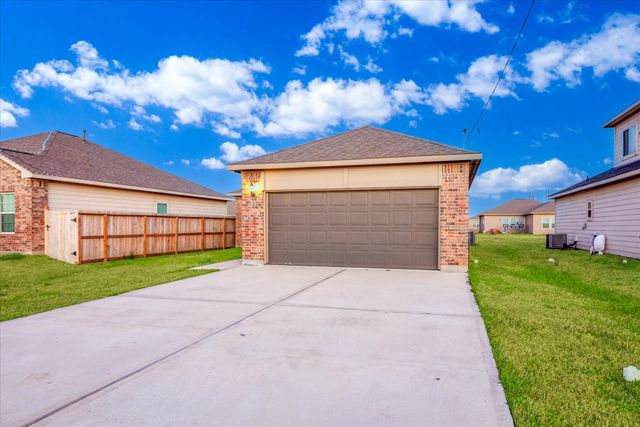 77 County Road 5102c, Cleveland, TX 77327