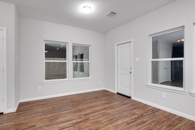 77 County Road 5102c, Cleveland, TX 77327