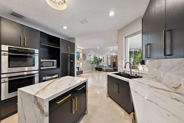 8580 Egret Lakes Lane, West Palm Beach, FL 33412