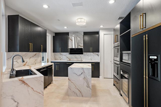 8580 Egret Lakes Lane, West Palm Beach, FL 33412