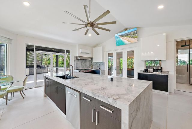 8580 Egret Lakes Lane, West Palm Beach, FL 33412