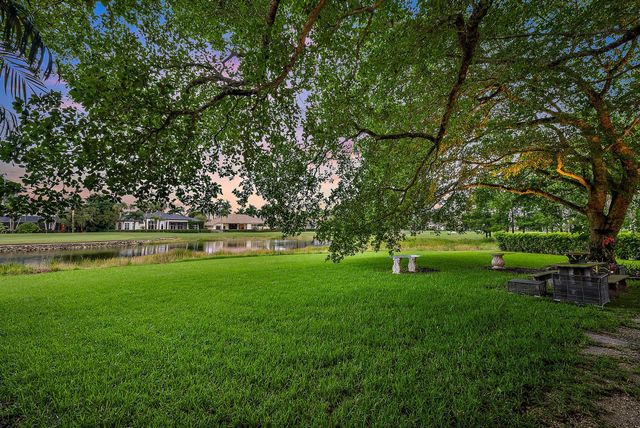 8580 Egret Lakes Lane, West Palm Beach, FL 33412