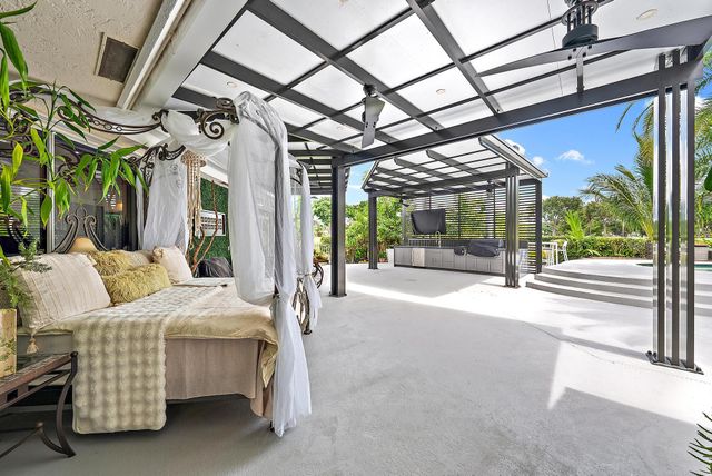 8580 Egret Lakes Lane, West Palm Beach, FL 33412
