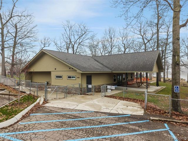 3642 Ashview Street, West Bloomfield, MI 48324