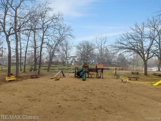 3642 Ashview Street, West Bloomfield, MI 48324