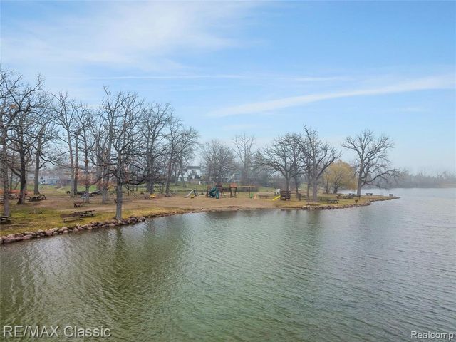 3642 Ashview Street, West Bloomfield, MI 48324