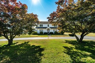 77 W Main St, Dudley, MA 01571