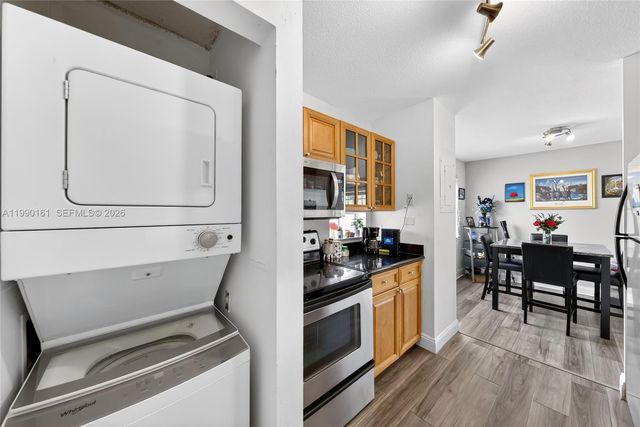 365 SW 86th Avenue 201, Pembroke Pines, FL 33025