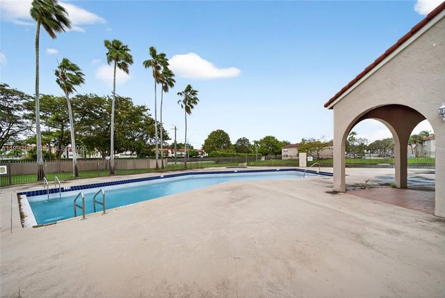 365 SW 86th Avenue 201, Pembroke Pines, FL 33025