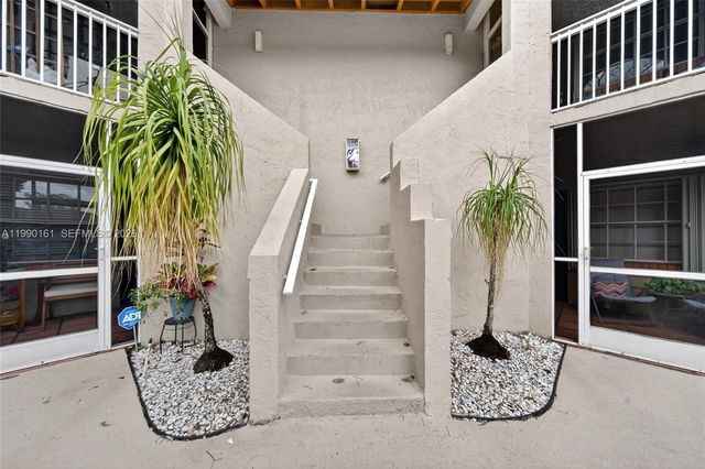 365 SW 86th Avenue 201, Pembroke Pines, FL 33025