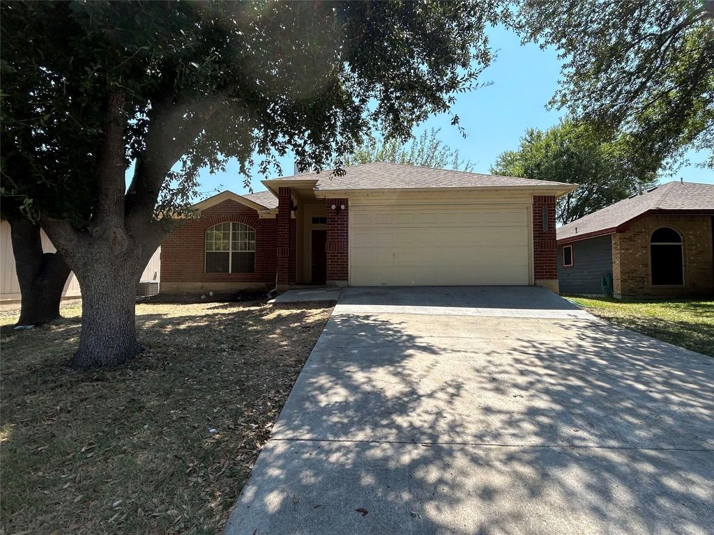 2000 Holly Springs DR, Taylor, TX 76574