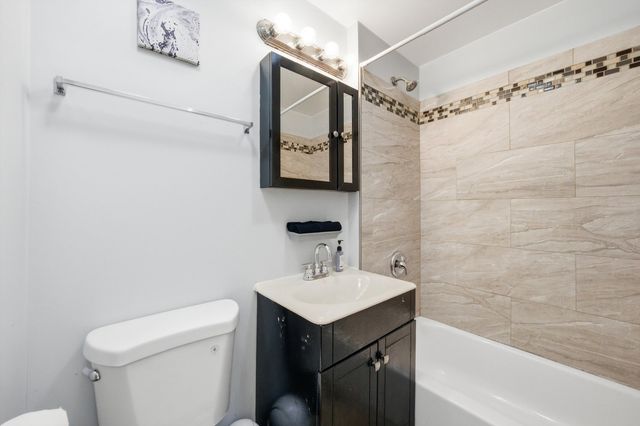 7614 S Saint Lawrence Avenue, Chicago, IL 60619