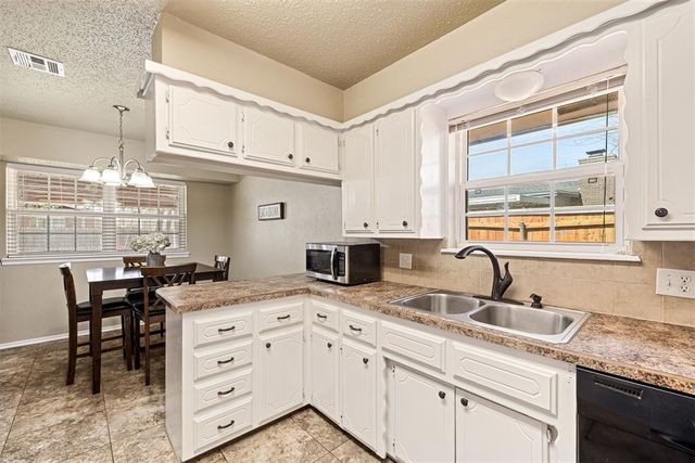8305 S Linn Avenue, Oklahoma City, OK 73159