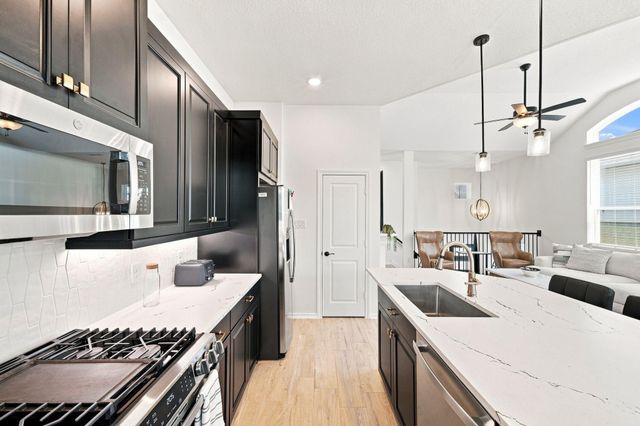 147 W Coralburst Loop, Montgomery, TX 77316