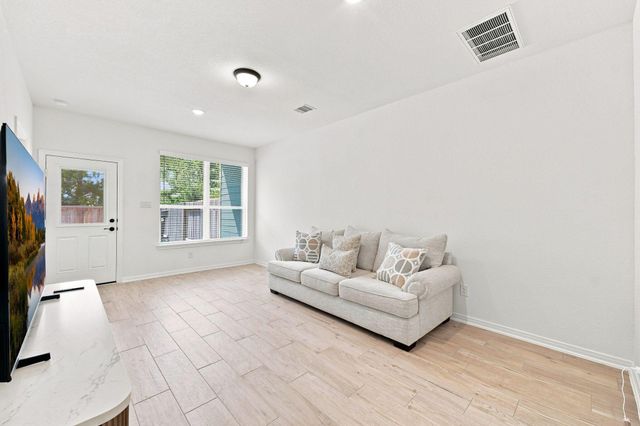 147 W Coralburst Loop, Montgomery, TX 77316